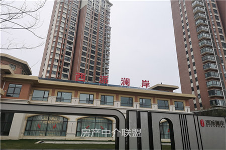 东青花园四楼3室2厅1卫80万122m2毛坯房带储藏室出售