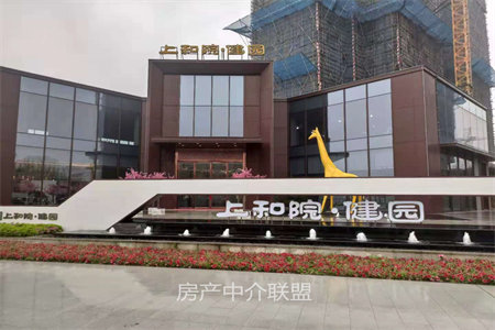 河畔豪庭11+12精装5室3厅3卫90万113m2出售